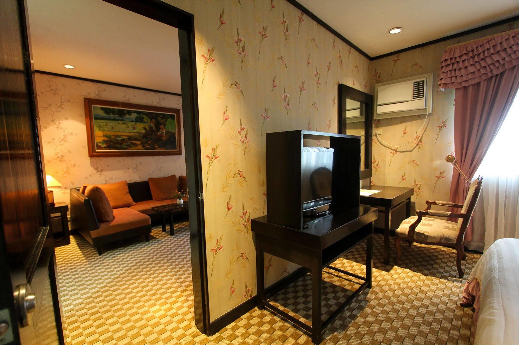 Luisita Central Park Hotel Tarlac City Eksteriør bilde