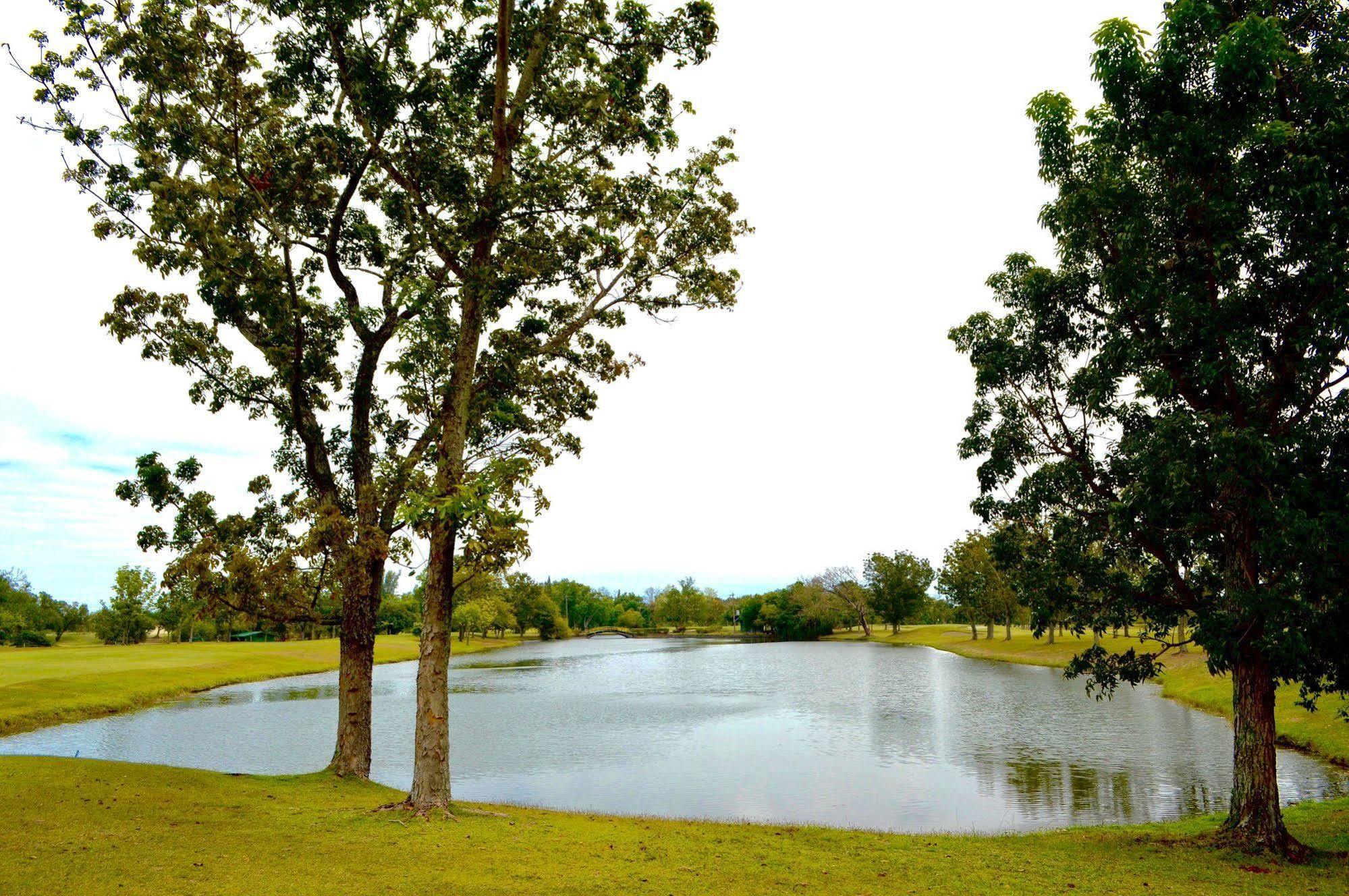 Luisita Central Park Hotel Tarlac City Eksteriør bilde