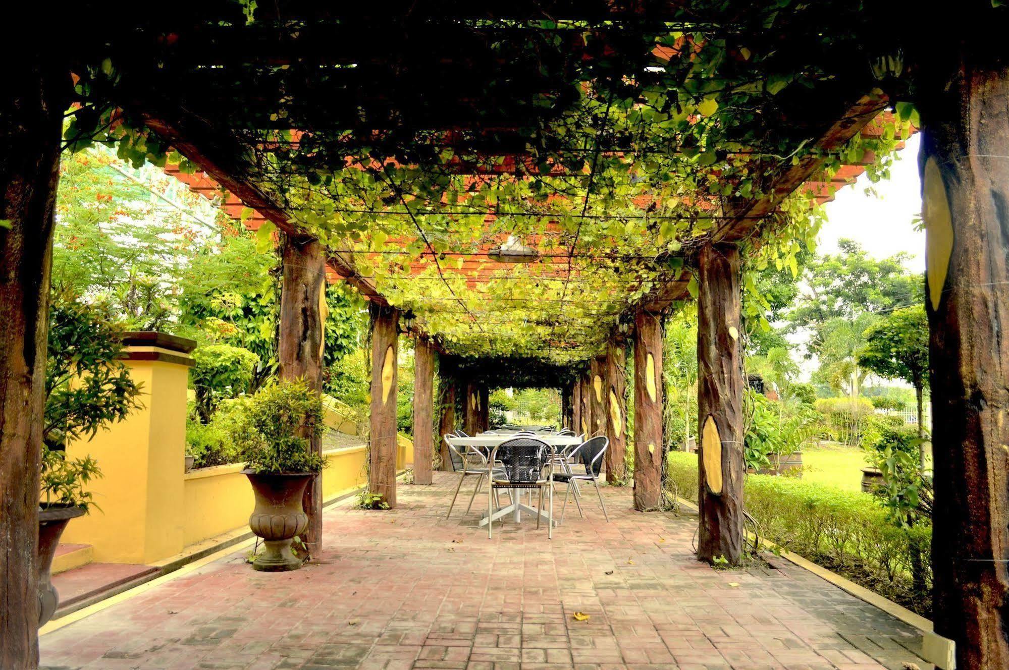 Luisita Central Park Hotel Tarlac City Eksteriør bilde